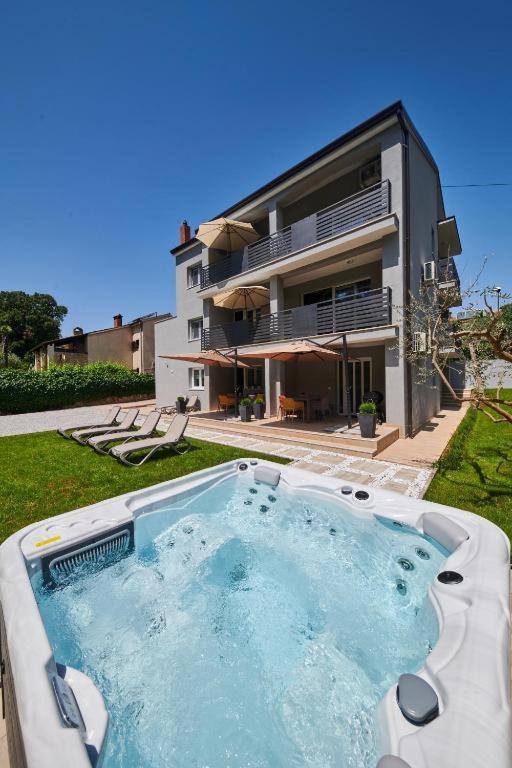 Apartments Martello Garden Пореч Екстериор снимка