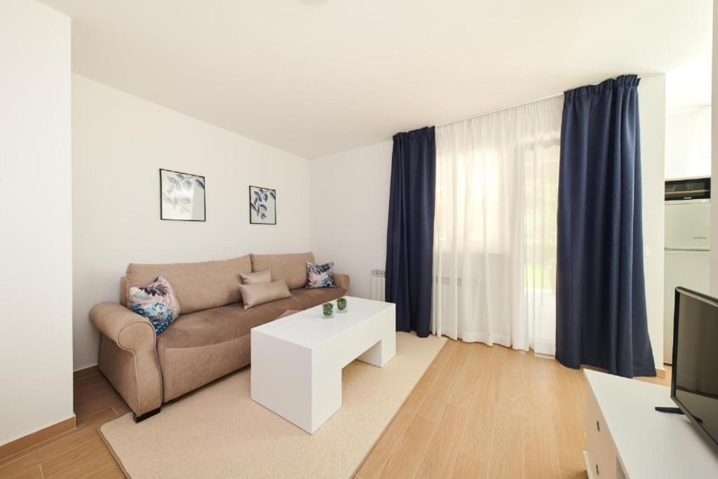 Apartments Martello Garden Пореч Екстериор снимка