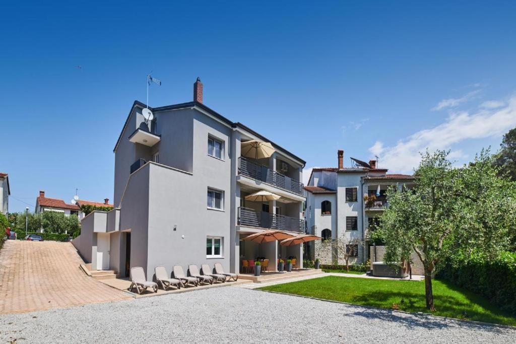 Apartments Martello Garden Пореч Екстериор снимка