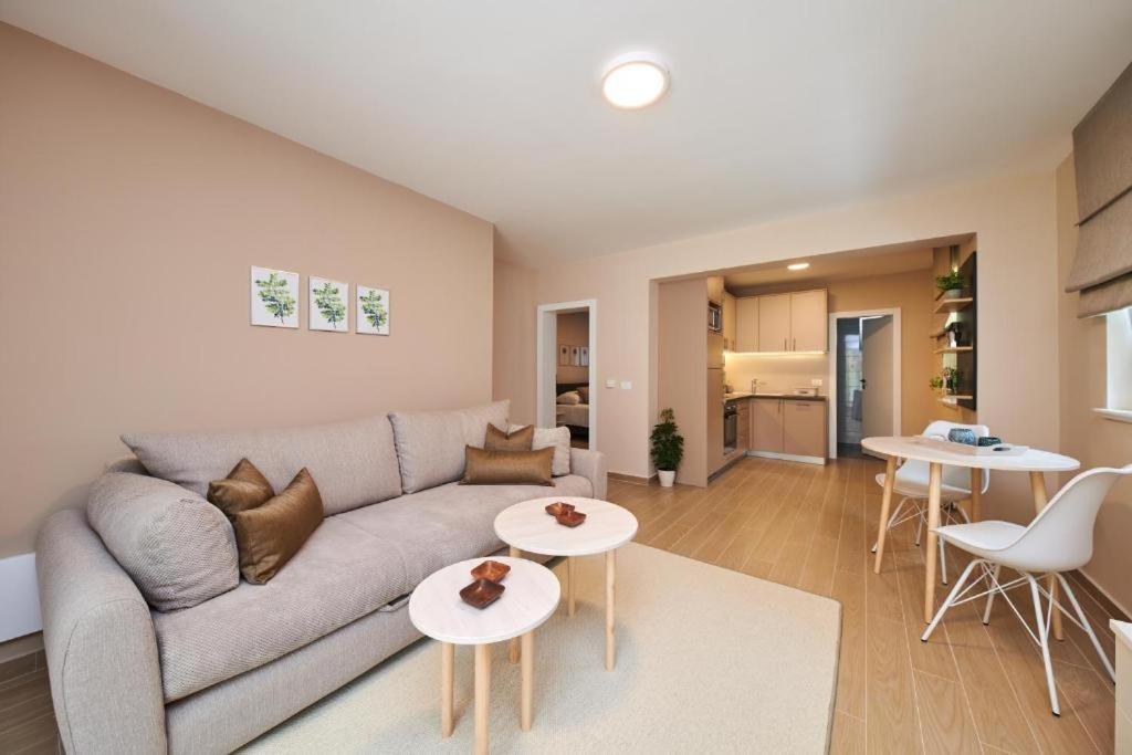 Apartments Martello Garden Пореч Екстериор снимка