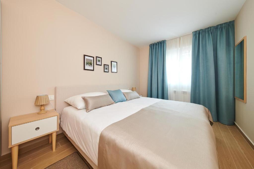 Apartments Martello Garden Пореч Екстериор снимка