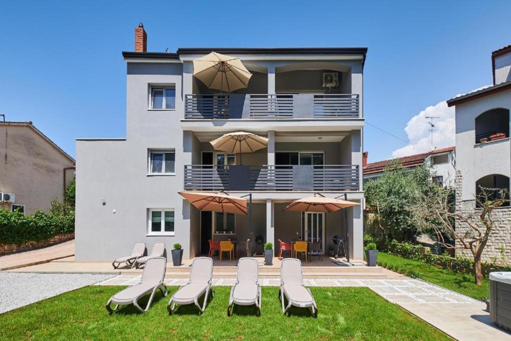 Apartments Martello Garden Пореч Екстериор снимка