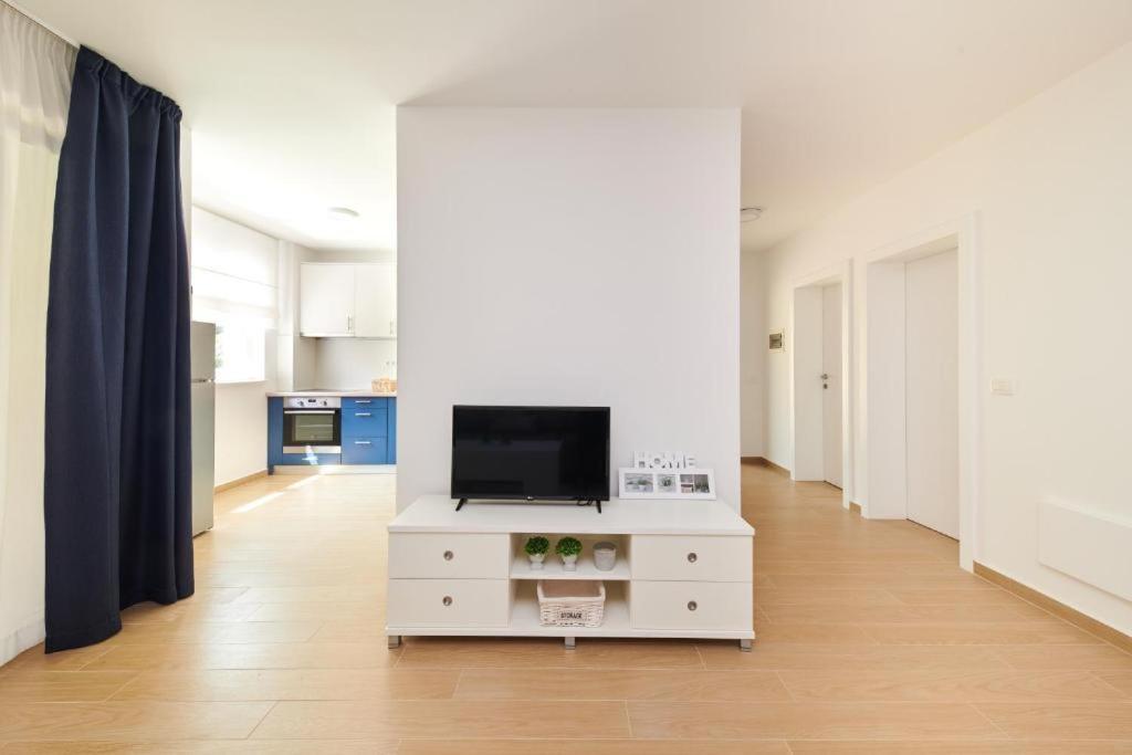 Apartments Martello Garden Пореч Екстериор снимка