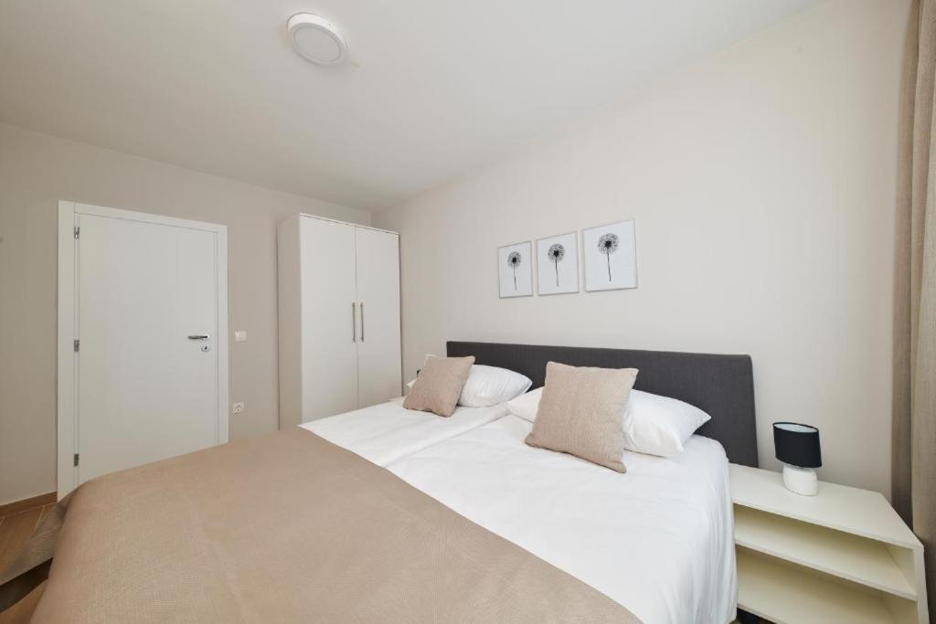 Apartments Martello Garden Пореч Екстериор снимка