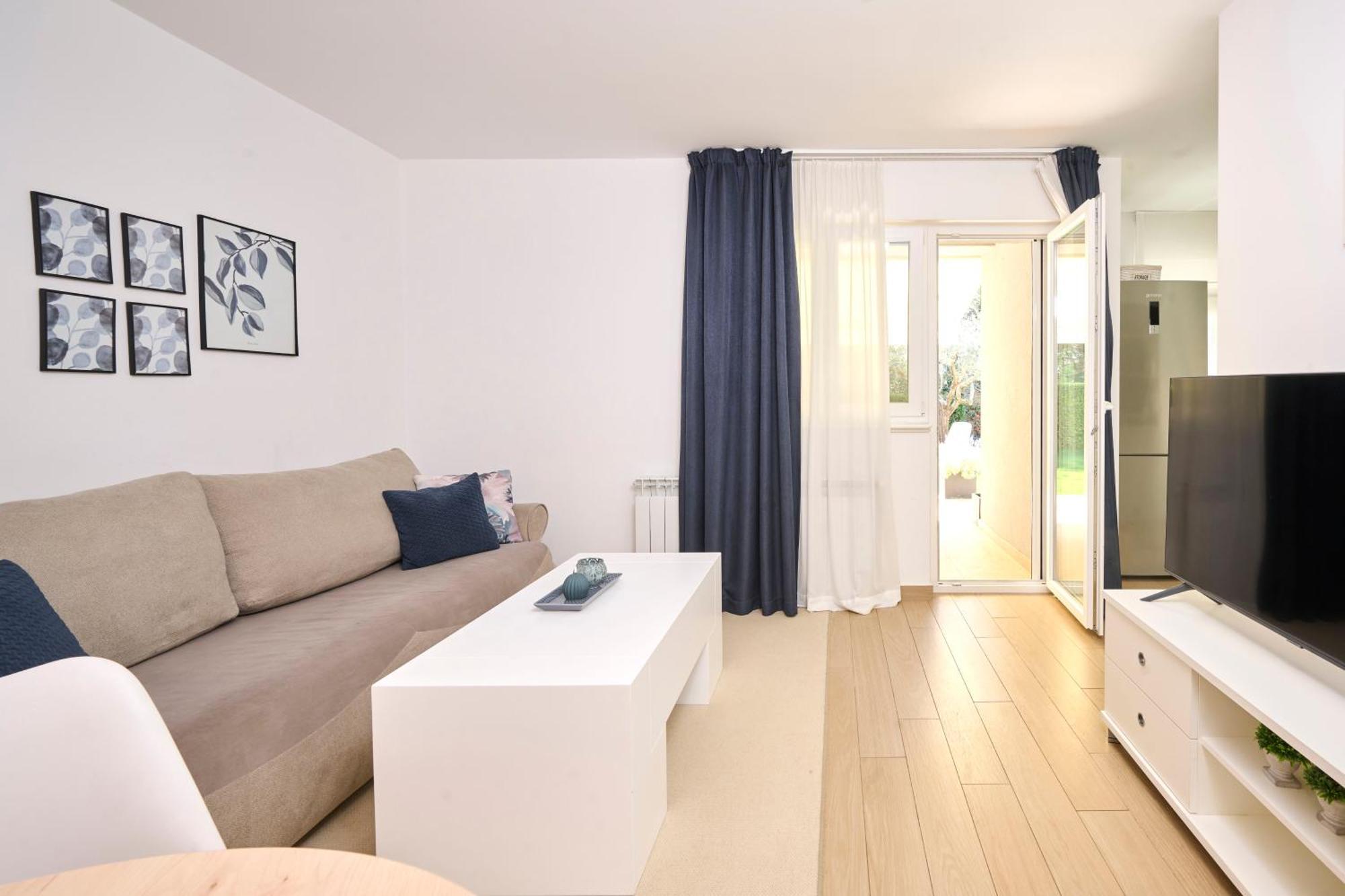 Apartments Martello Garden Пореч Екстериор снимка