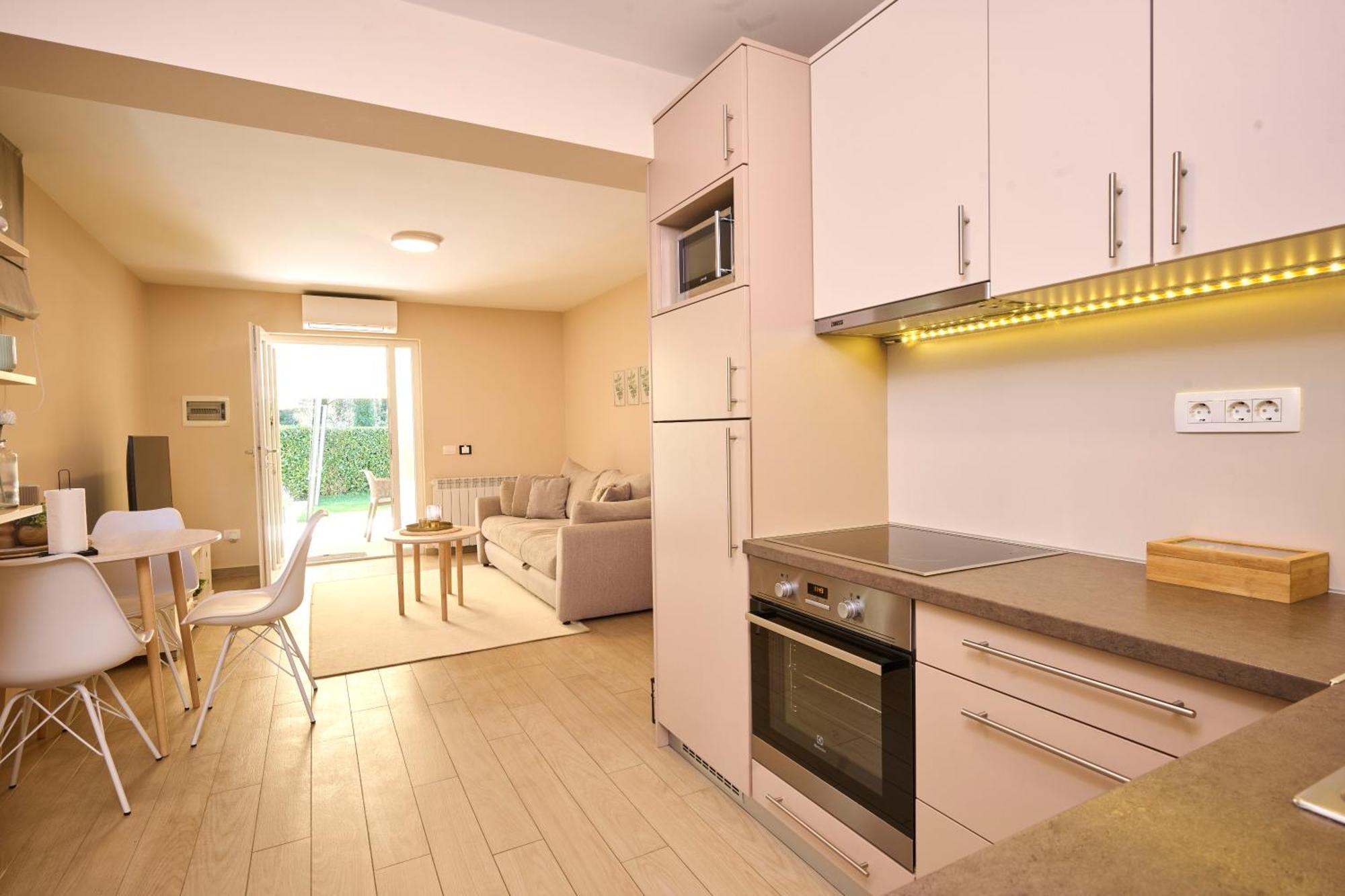 Apartments Martello Garden Пореч Екстериор снимка