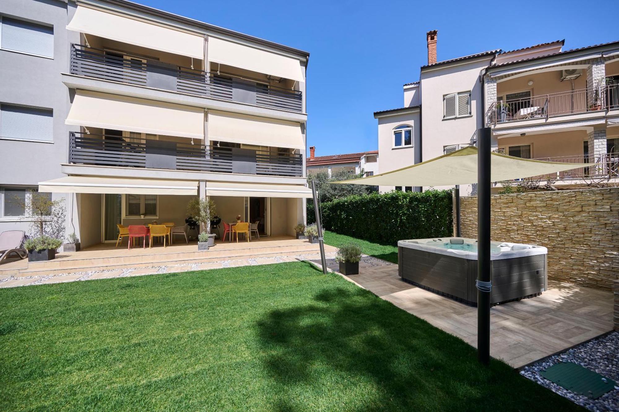 Apartments Martello Garden Пореч Екстериор снимка
